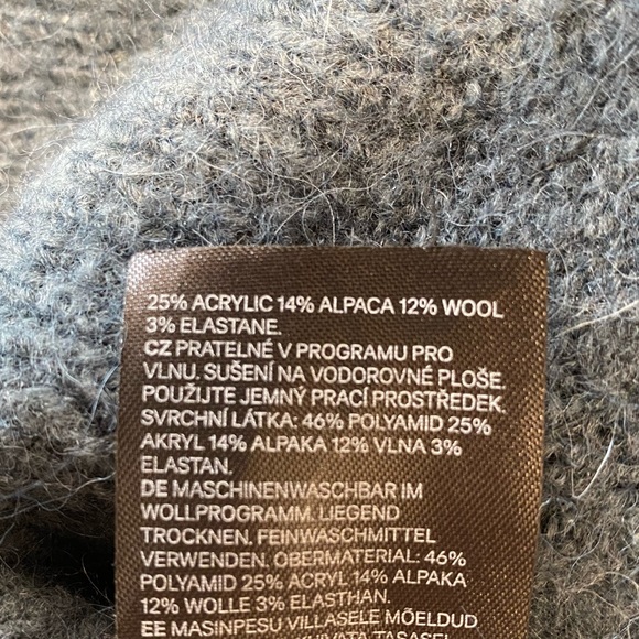H&M Sweater - Picture 6 of 6